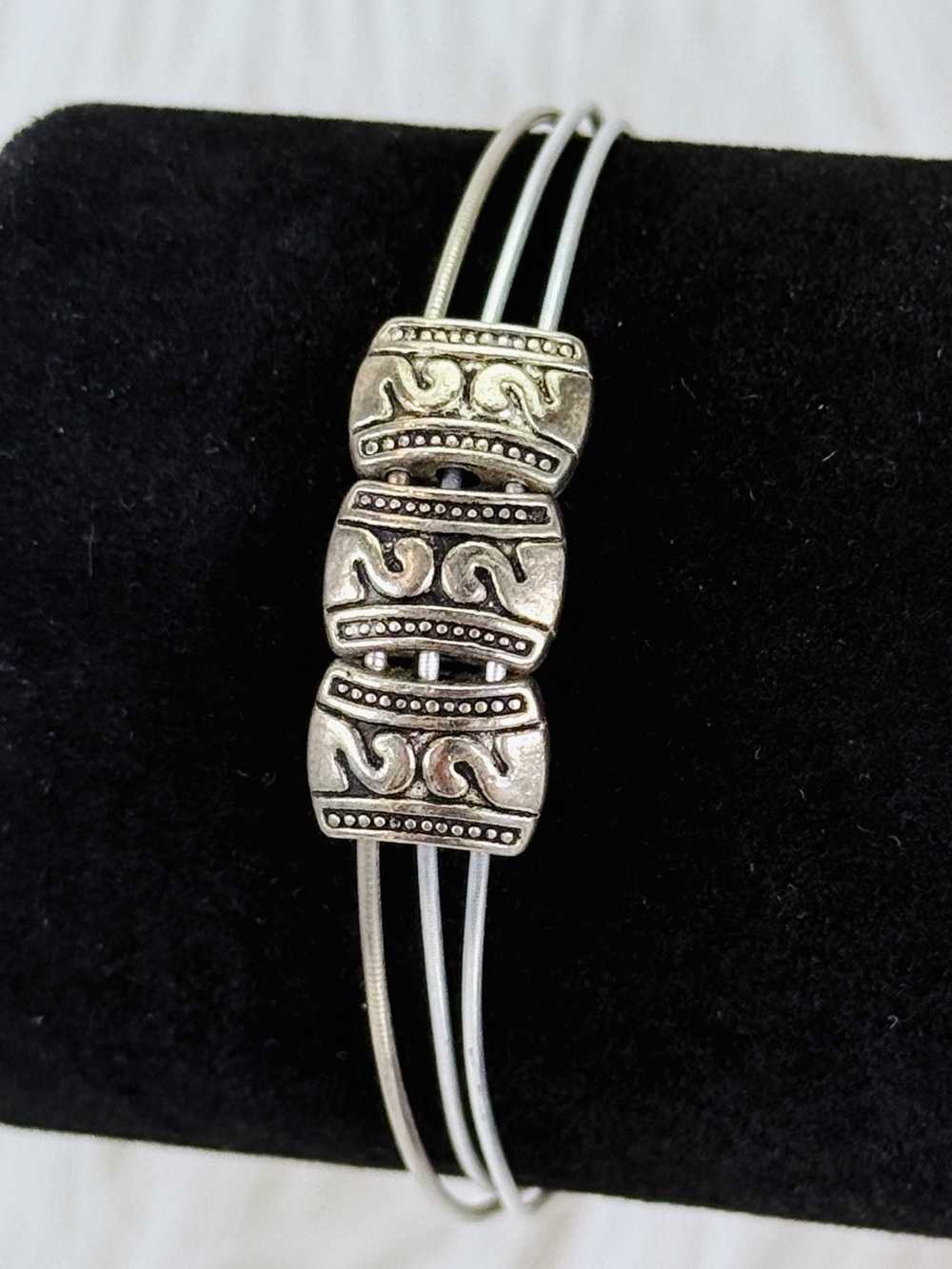 Vintage Silvertone Wire Bracelet with Antique Accents